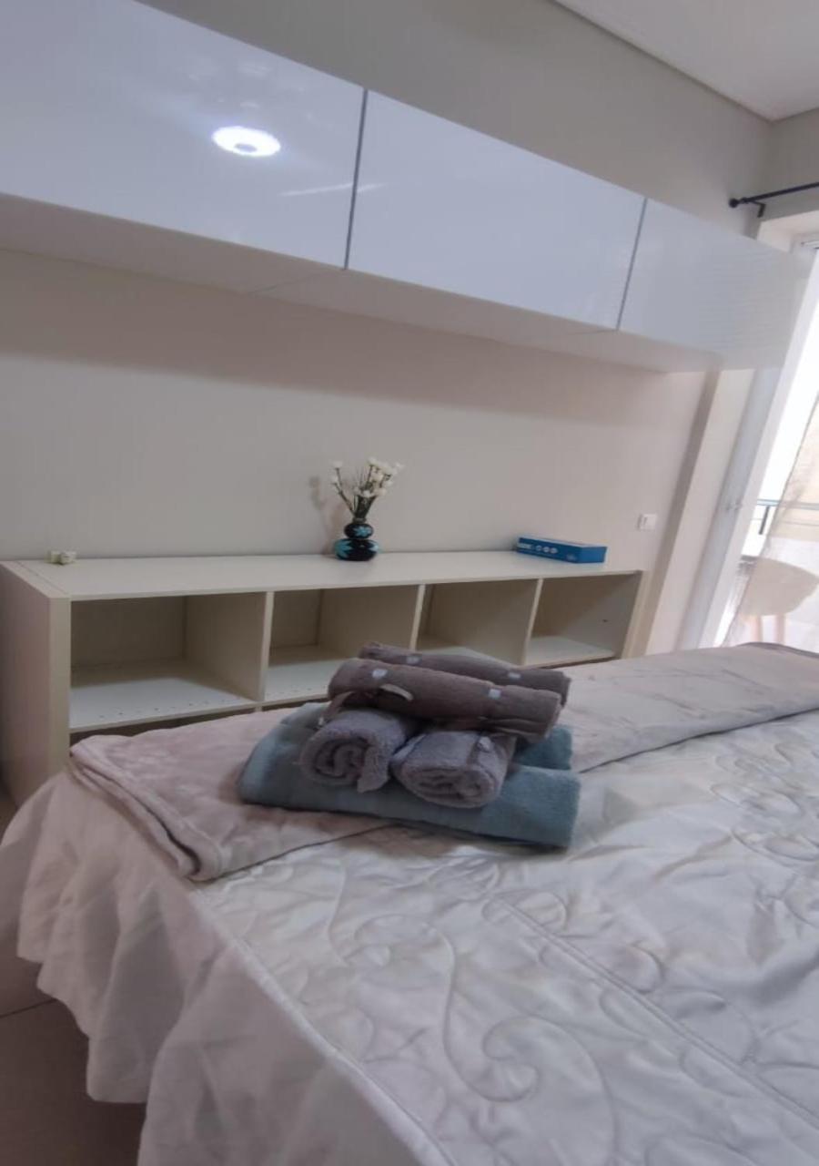 Apartment In A Quiet Location. アテネ エクステリア 写真