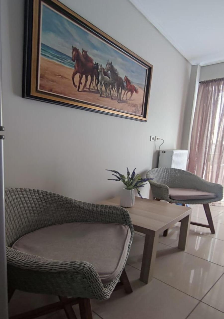 Apartment In A Quiet Location. アテネ エクステリア 写真